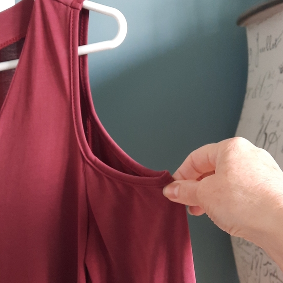 Cold shoulder top - Picture 3 of 3